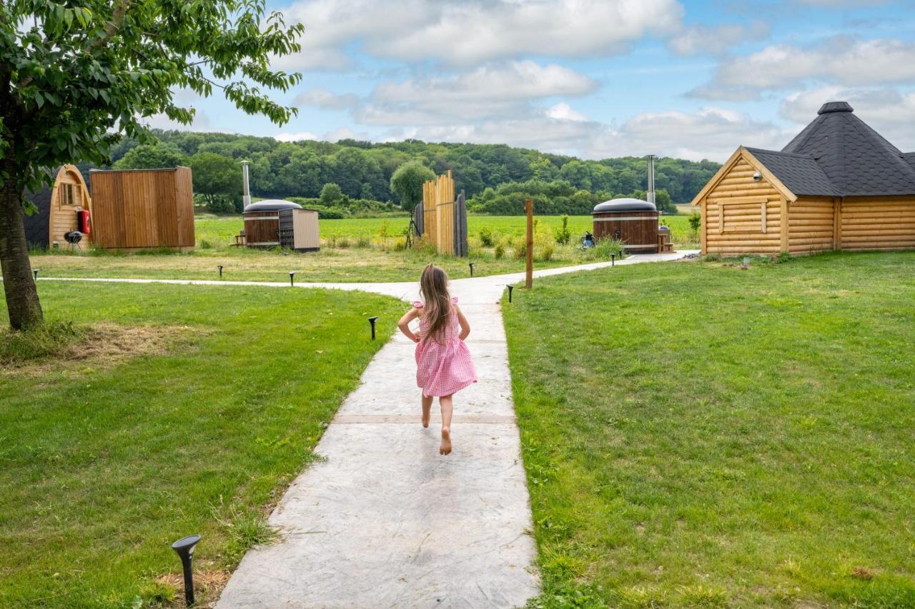 Logements Insolites A La Ferme - Yourte, Kota Ou Pod Farbus Buitenkant foto